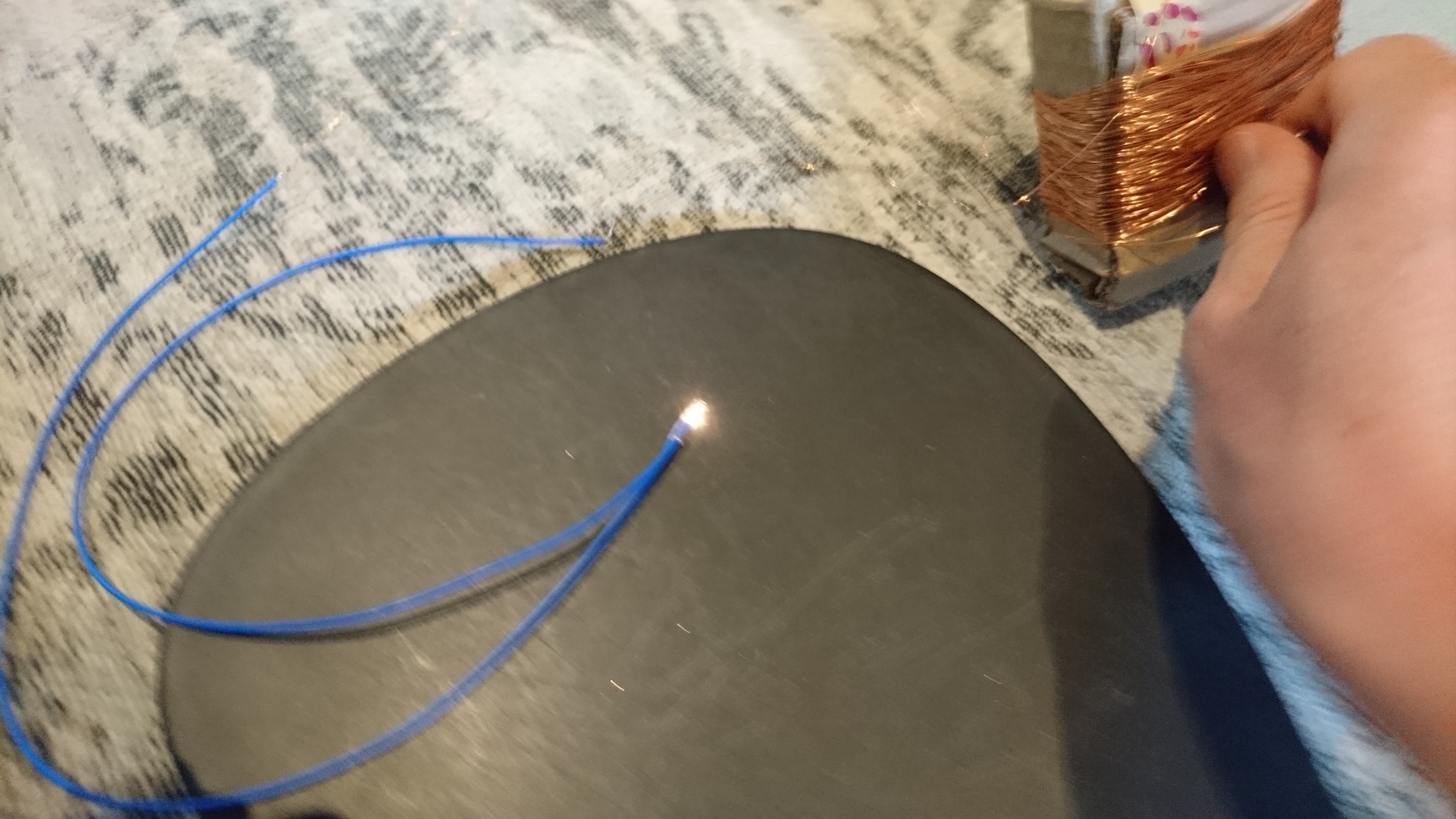 Physics Experiments: How to build a simple generator – Geeks out of the box